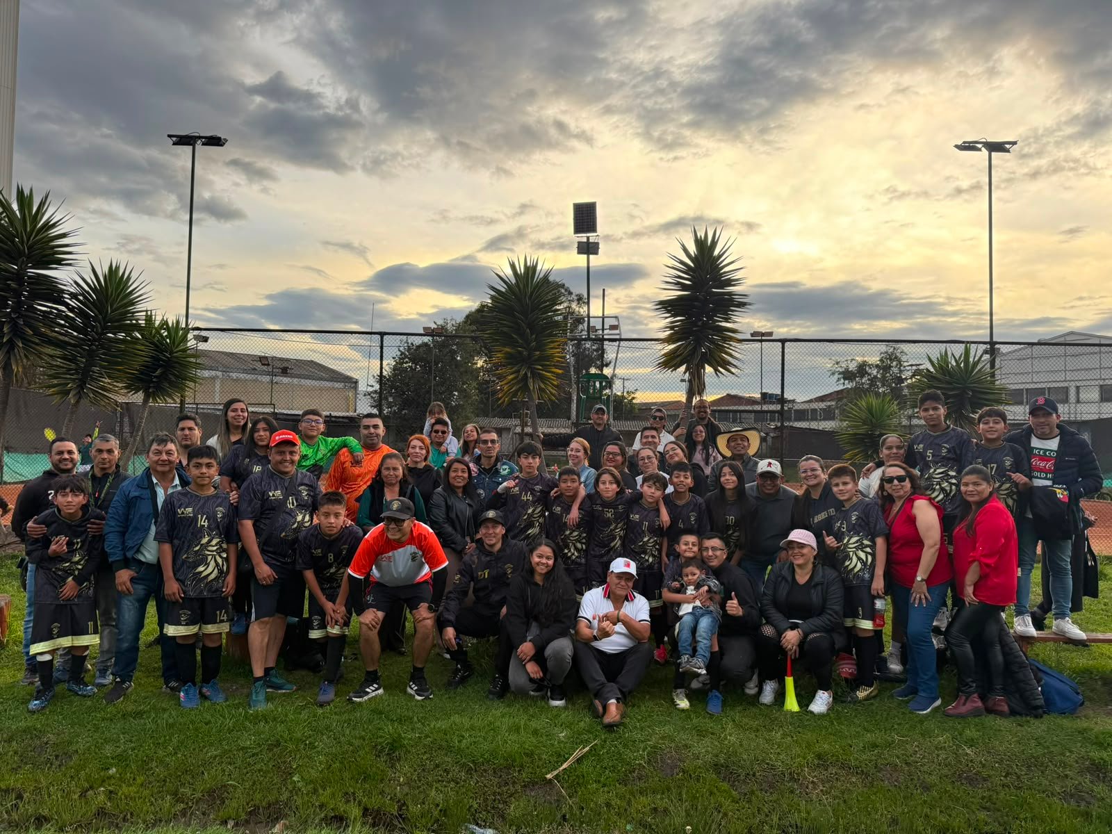 Comunidad del Club Juventud RM reunida al final de una jornada
